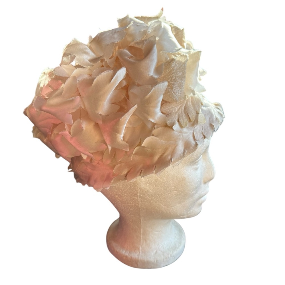 1960s Cream Colored Floral Petal Peach Bucket Hat